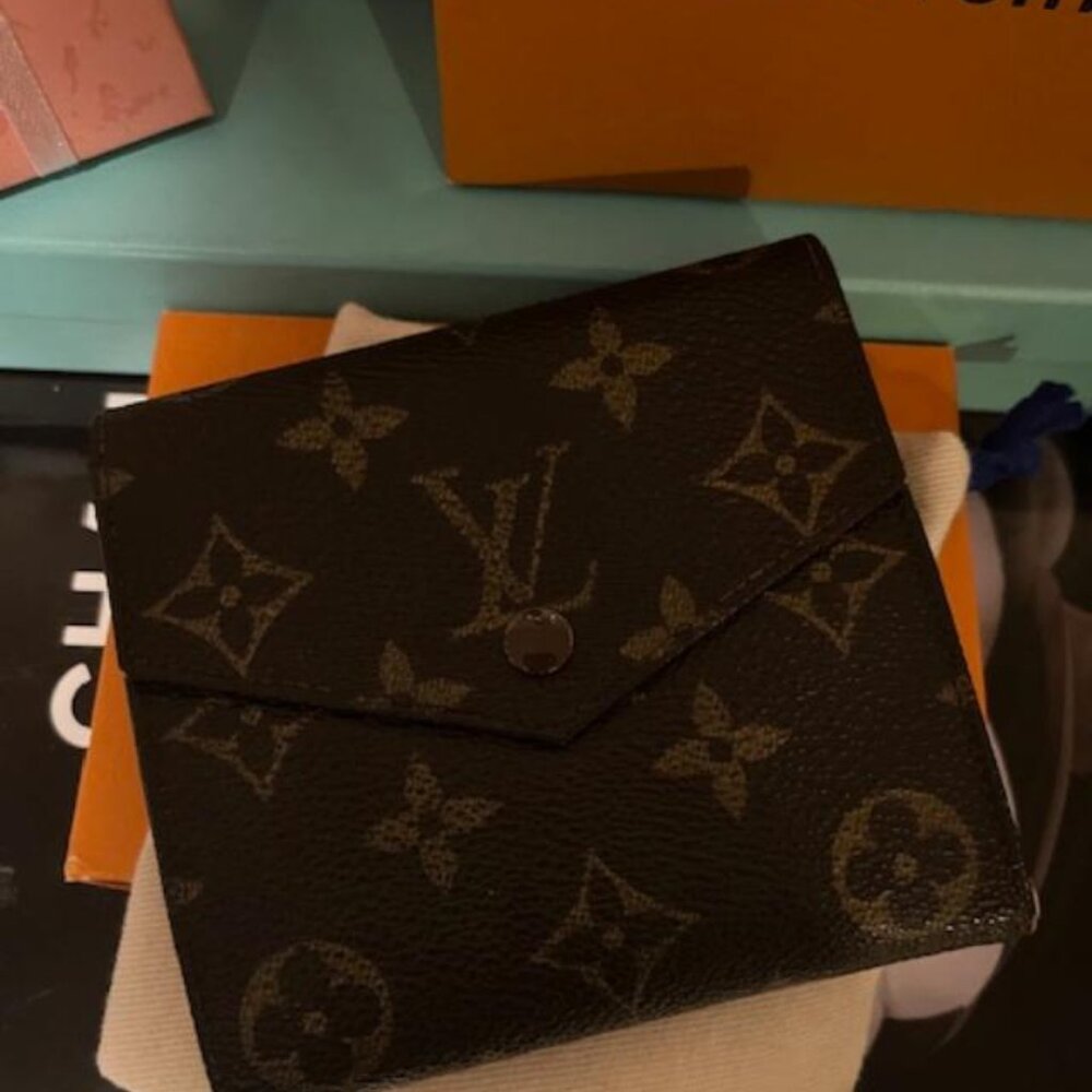 Authentic Vintage Louis Vuitton Monogram Wallet - Picture 2 of 8